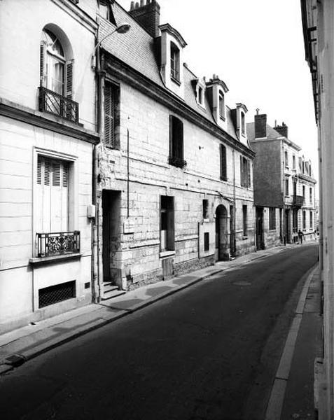 Façade sur rue, vue prise du nord-ouest.