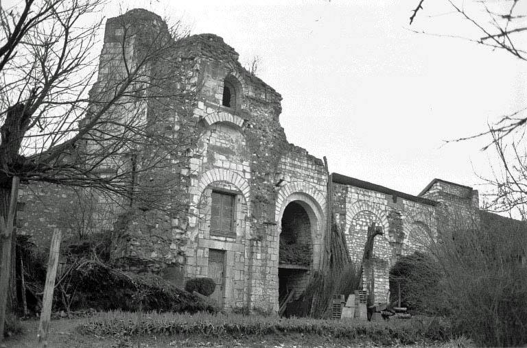 Vue d'ensemble du mur intérieur sud de la nef et du clocher en 1969.