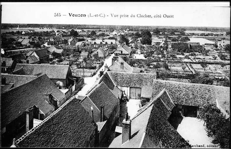 Vue générale prise du clocher, côté ouest.