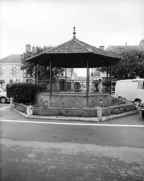 Vue d'ensemble du kiosque à musique.