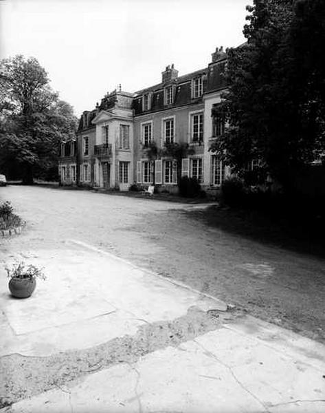 Façade nord du corps de logis, prise de l'ouest.