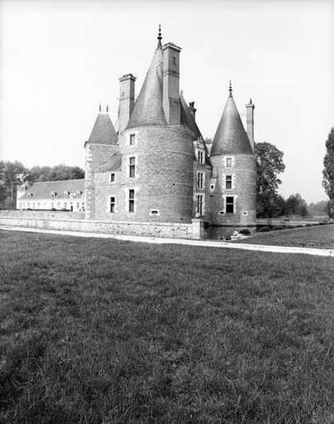 Vue de volume du logis, prise du nord-Est.