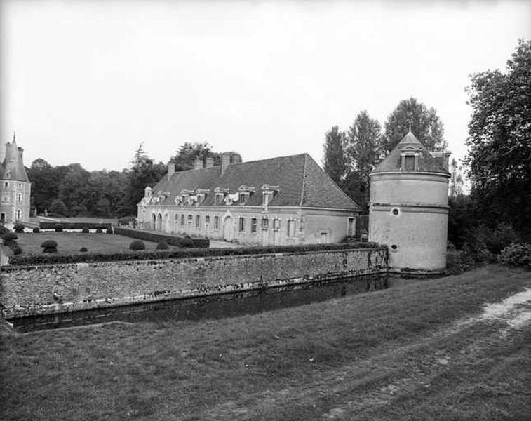 Bâtiment Est des communs, vue de volume prise du sud-ouest.