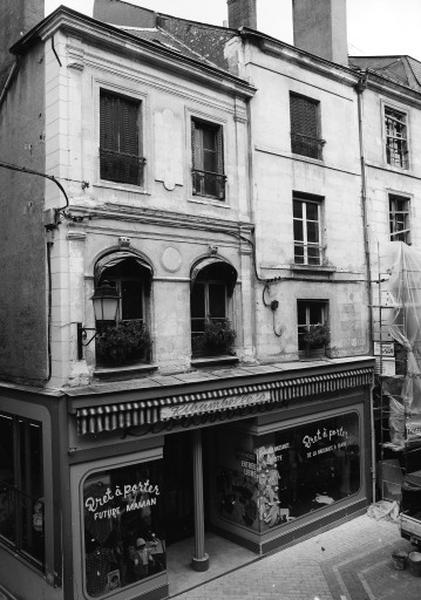 Bâtiment ouest, façade ouest sur la rue du Commerce.