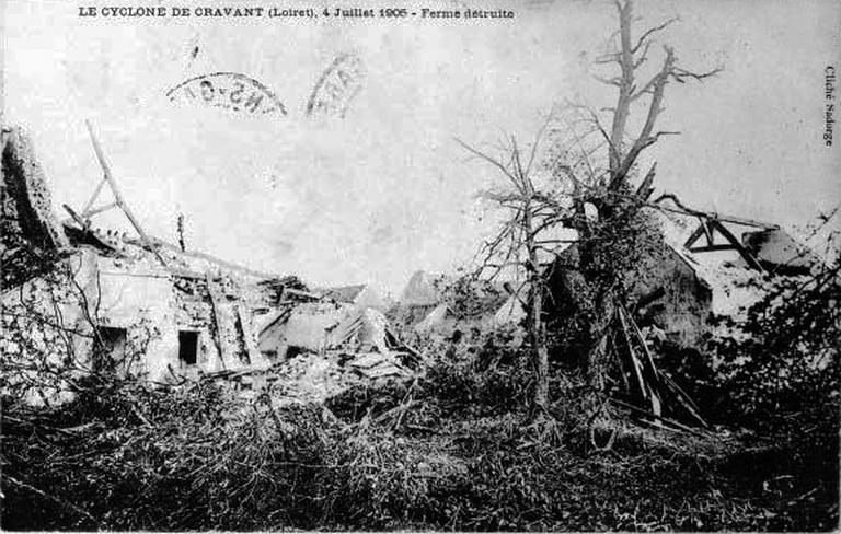 Cyclone de Cravant, 4 juillet 1905. Ferme détruite.