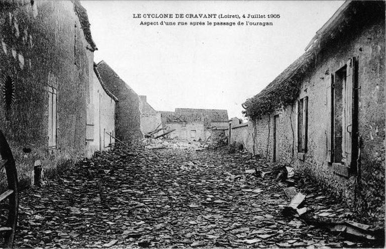 Aspect d'une rue après le passage de l'ouragan, 4 juillet 1905.