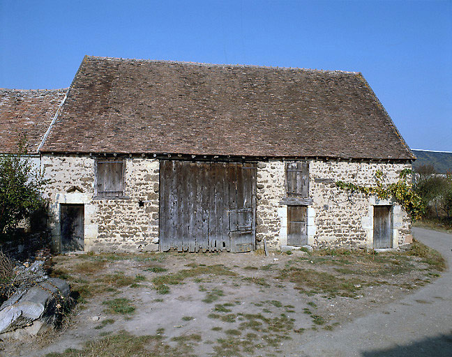 Vue de face la grange.