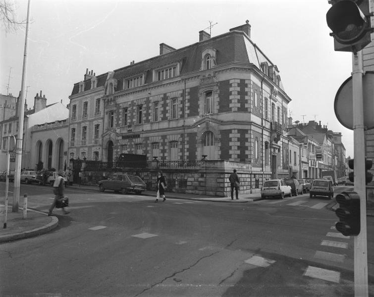 Façade sur rue.