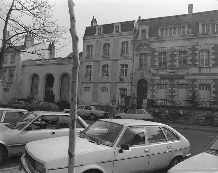 Façade sur rue.