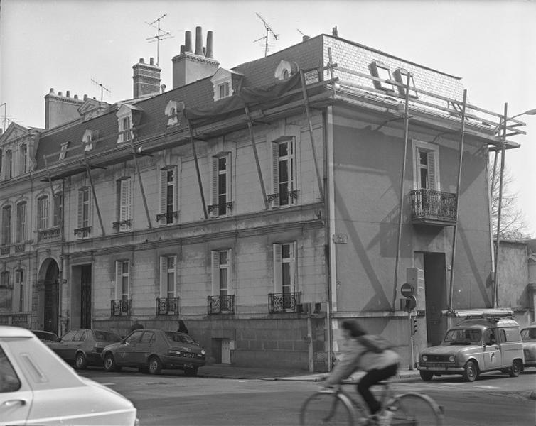 Façade sur rue.