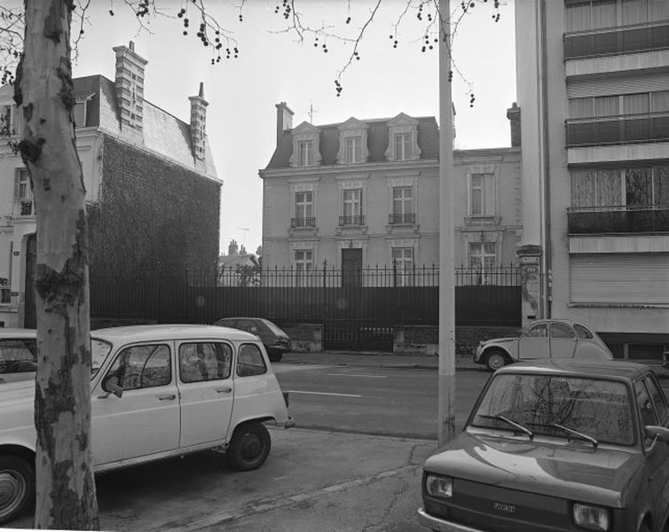 Façade sur rue.