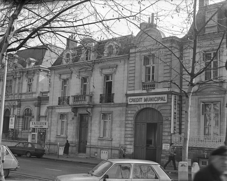 Façades sur rue.