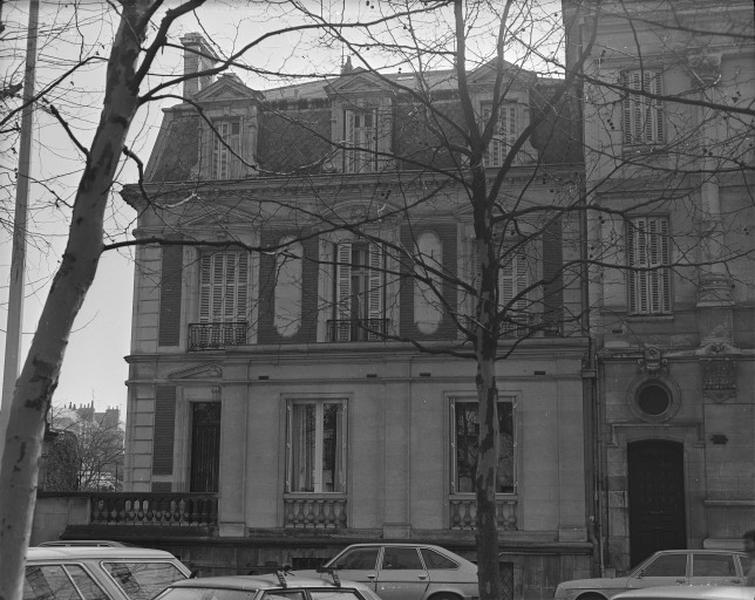 Façade antérieure sur le boulevard : adjonction.