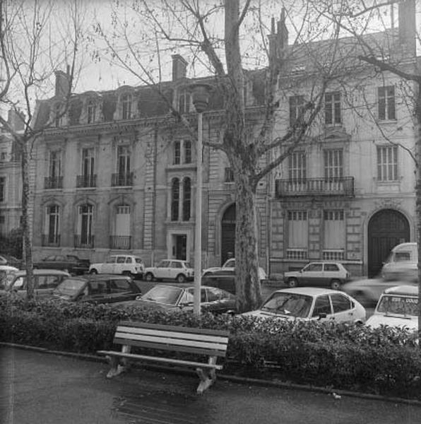 Façades sur rue.