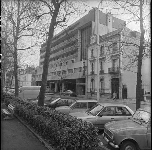 Façade sur rue.