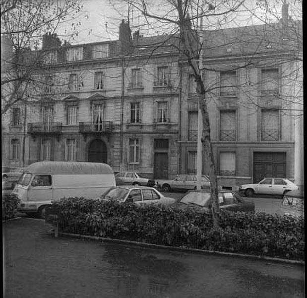 Façades sur rue.