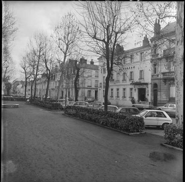 Vue d'ensemble, façade sur rue.