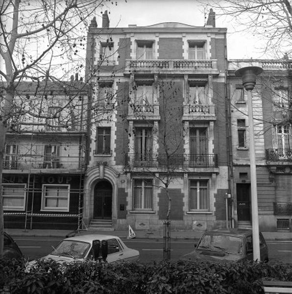 Façade sur rue.