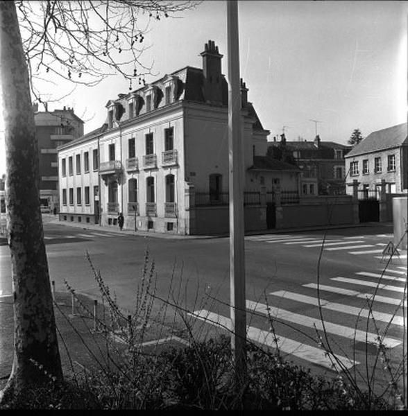 Façade sur rue.