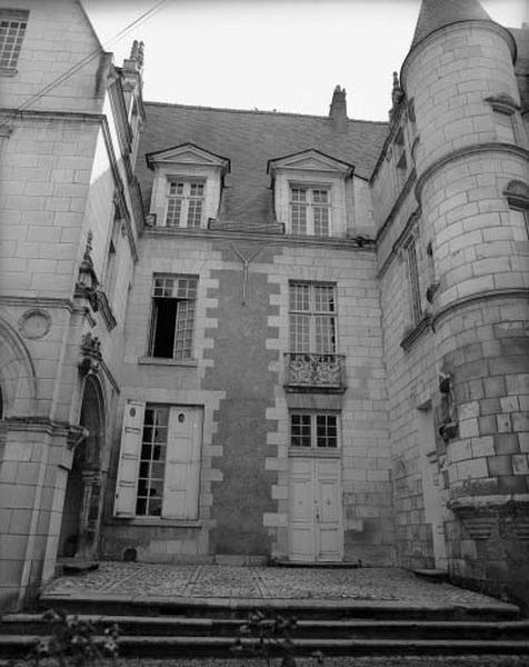 Vue partielle : façade sur le jardin.