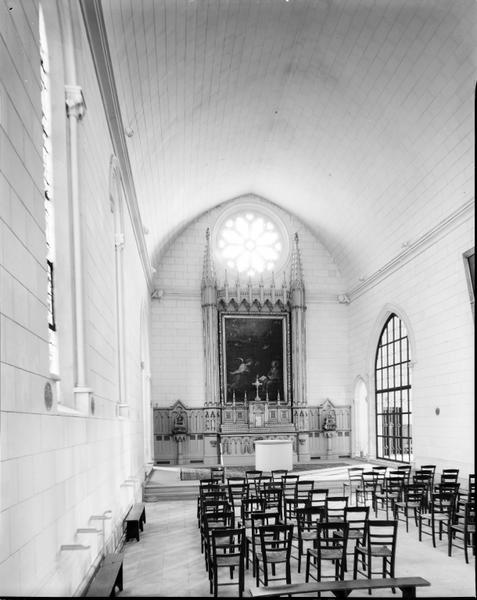 Eglise : vue intérieure prise de l'ouest.