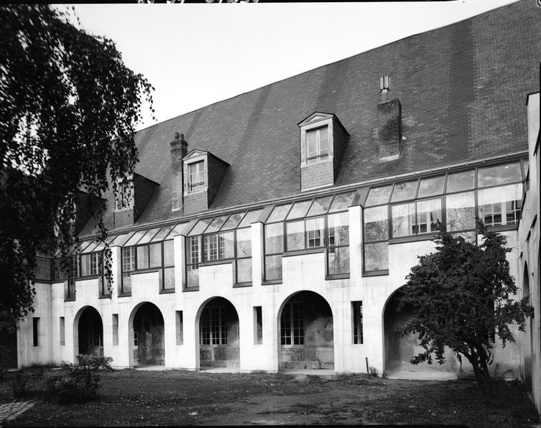 Cour intérieure après travaux, 1984.