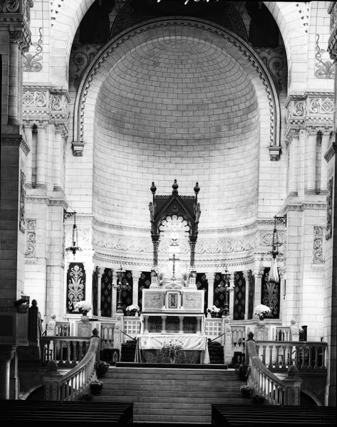 Intérieur : choeur.