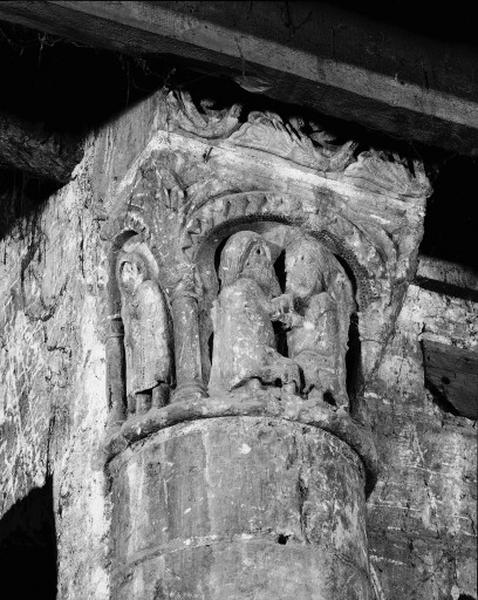 Eglise, nef sud, chapiteau de la dispute.