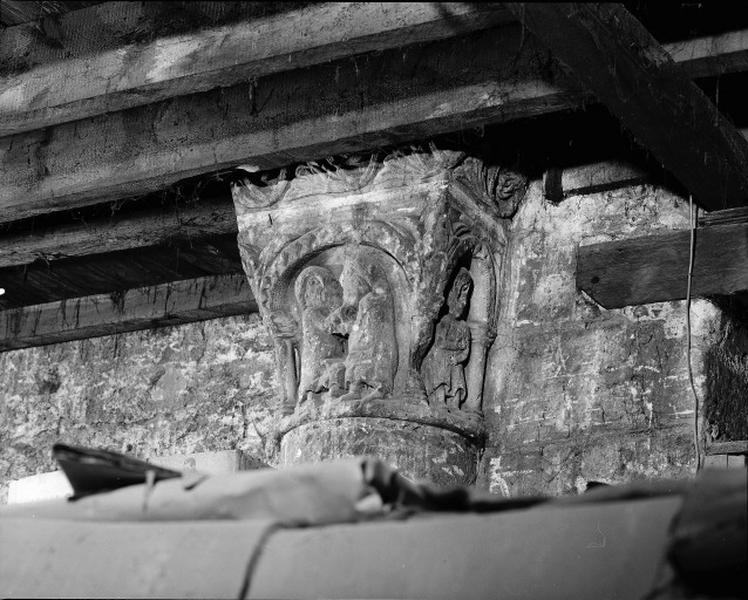 Eglise, nef sud, chapiteau de la dispute.