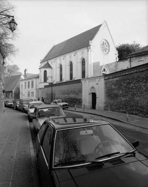 Eglise : vue extérieure prise du nord-ouest.