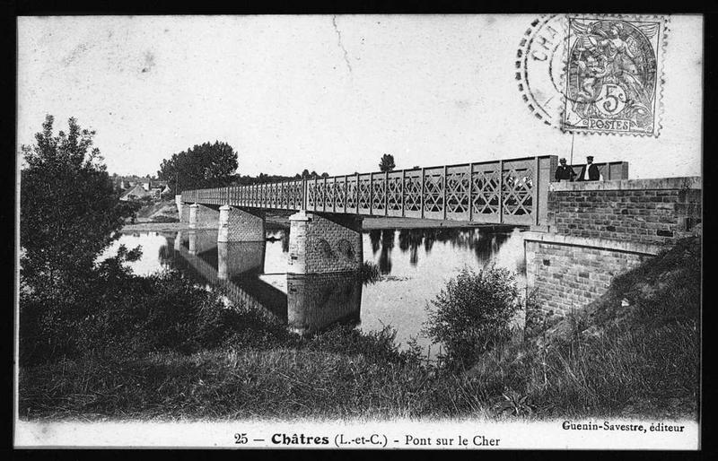 Vue d'ensemble du pont sur le Cher.
