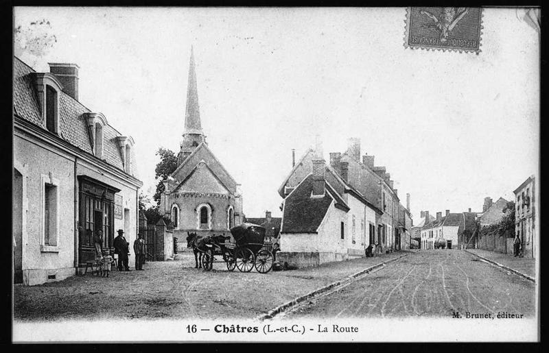 Vue d'ensemble de la rue à l'Est du bourg.