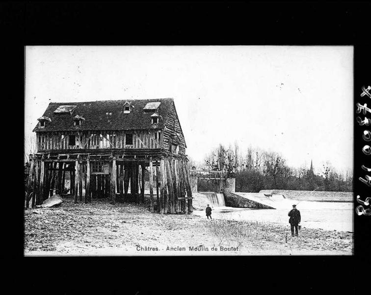 Façade occidentale ; déversoir.