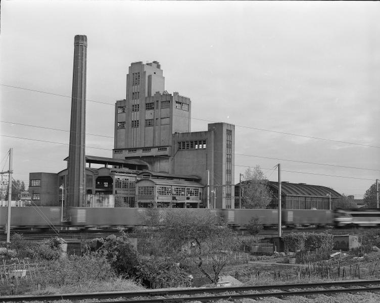 Vue générale des bâtiments à partir du sud-ouest.