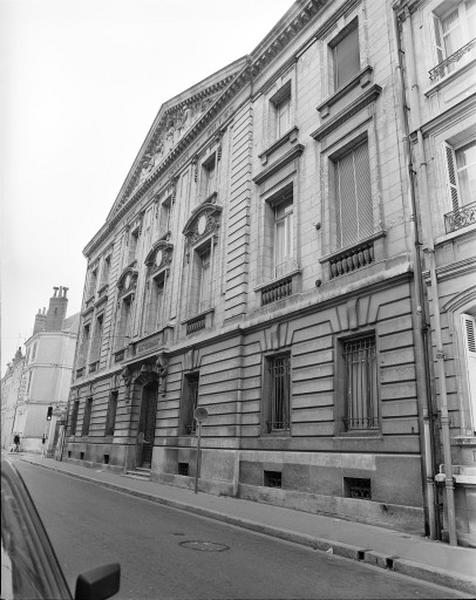 Façade sur rue.