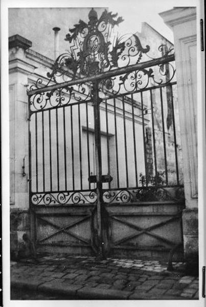 Grille du choeur de la chapelle du couvent de l'Union chrétienne.