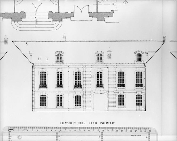 Elévation ouest, cour intérieure.