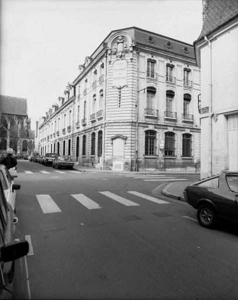 Angle des rues Jules Favre et Berthelot, prise du sud-ouest.