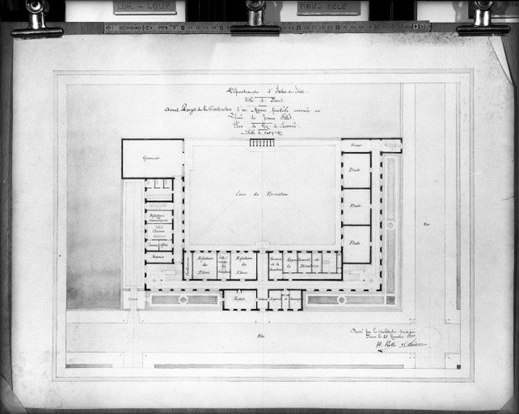 Projet de construction d'une maison familiale annexée au lycée de jeunes-filles par H. Prath et S. Loison : plan du rez-de-chaussée.