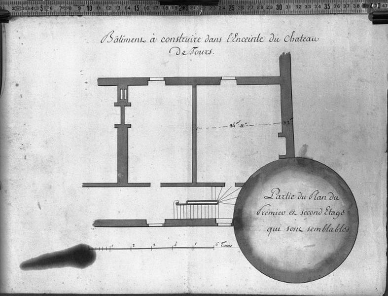 Bâtiment à construire dans l'enceinte du château : partie du plan des combles et du premier étage et du 2e étage. Epoque révolutionnaire.