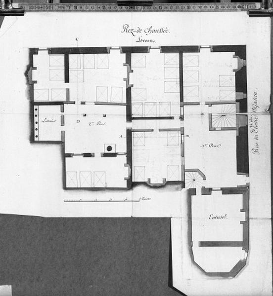 Changement à faire à la caserne du vieux château : rez-de-chaussée, 1795.