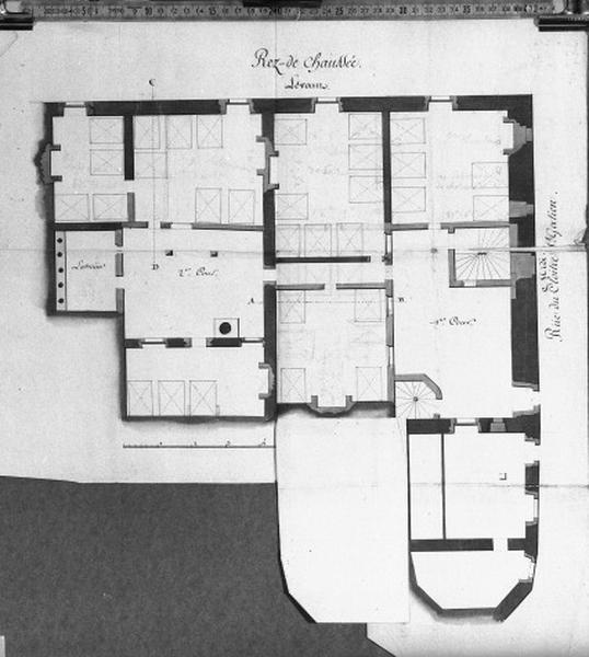 Changement à faire dans la caserne du vieux château : rez-de-chaussée, 1795.