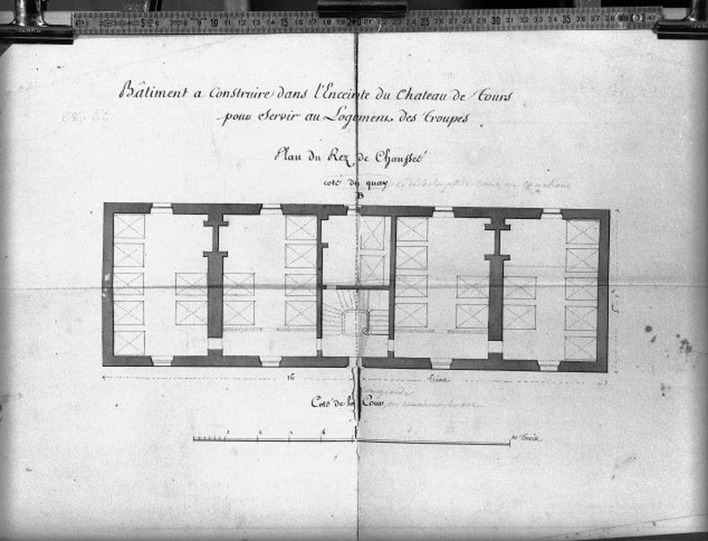 Bâtiment à construire dans l'enceinte du château : plan du rez-de-chaussée. Epoque révolutionnaire.