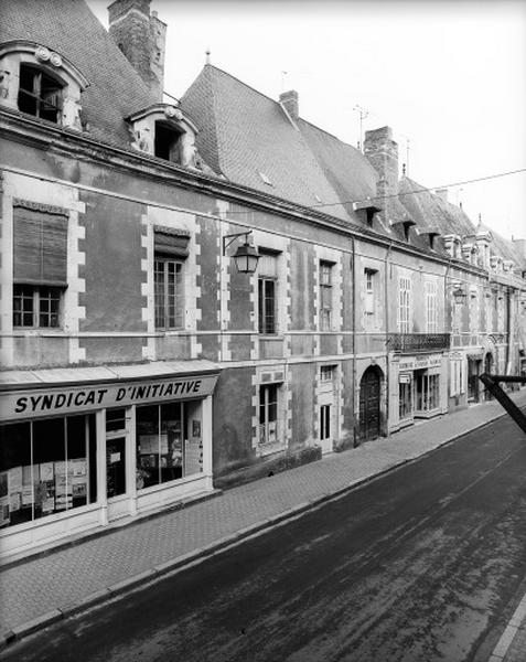 Façade antérieure sur rue prise du sud-est.