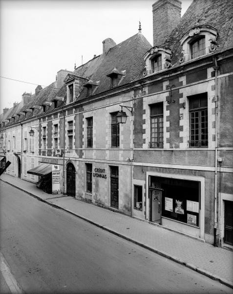 Façade antérieure sur rue prise du sud-ouest.