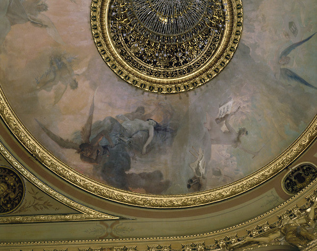 Détail du plafond de la salle de spectacles : la Poésie lyrique et la Musique.