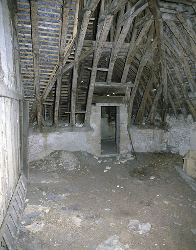 Combles, salle nord : vue vers le pavillon.