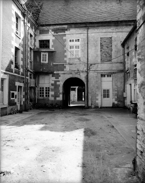 Façade sur la cour.