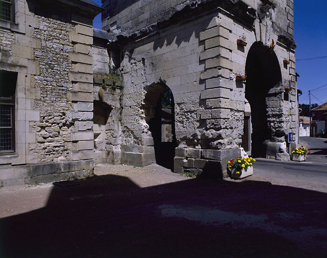 Porte de Chinon, face interne : rez-de-chaussée.