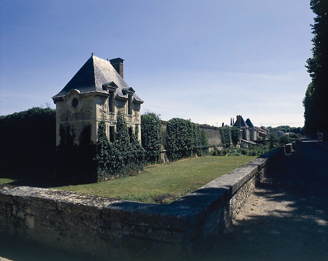 Front ouest, pavillon d'angle nord-ouest.